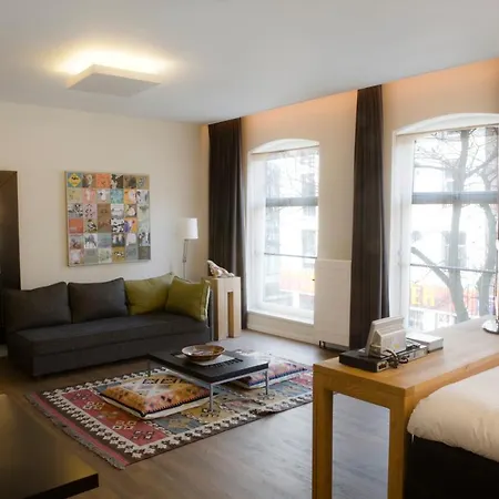 A Small 4* רוטרדם